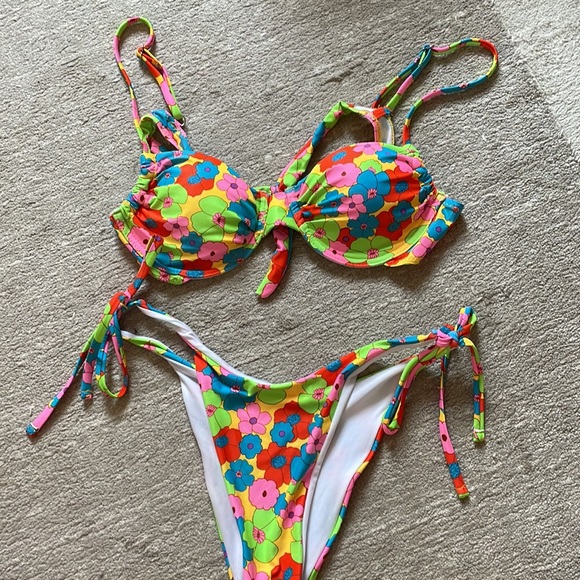 Floral Bikini Set - Picture 7 of 7